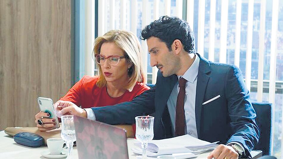 Carla Peterson y Juan Minujín en Cien días para enamorarse, la tira más vista de Telefe.