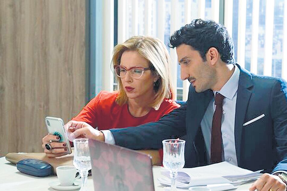 Carla Peterson y Juan Minujín en Cien días para enamorarse, la tira más vista de Telefe.