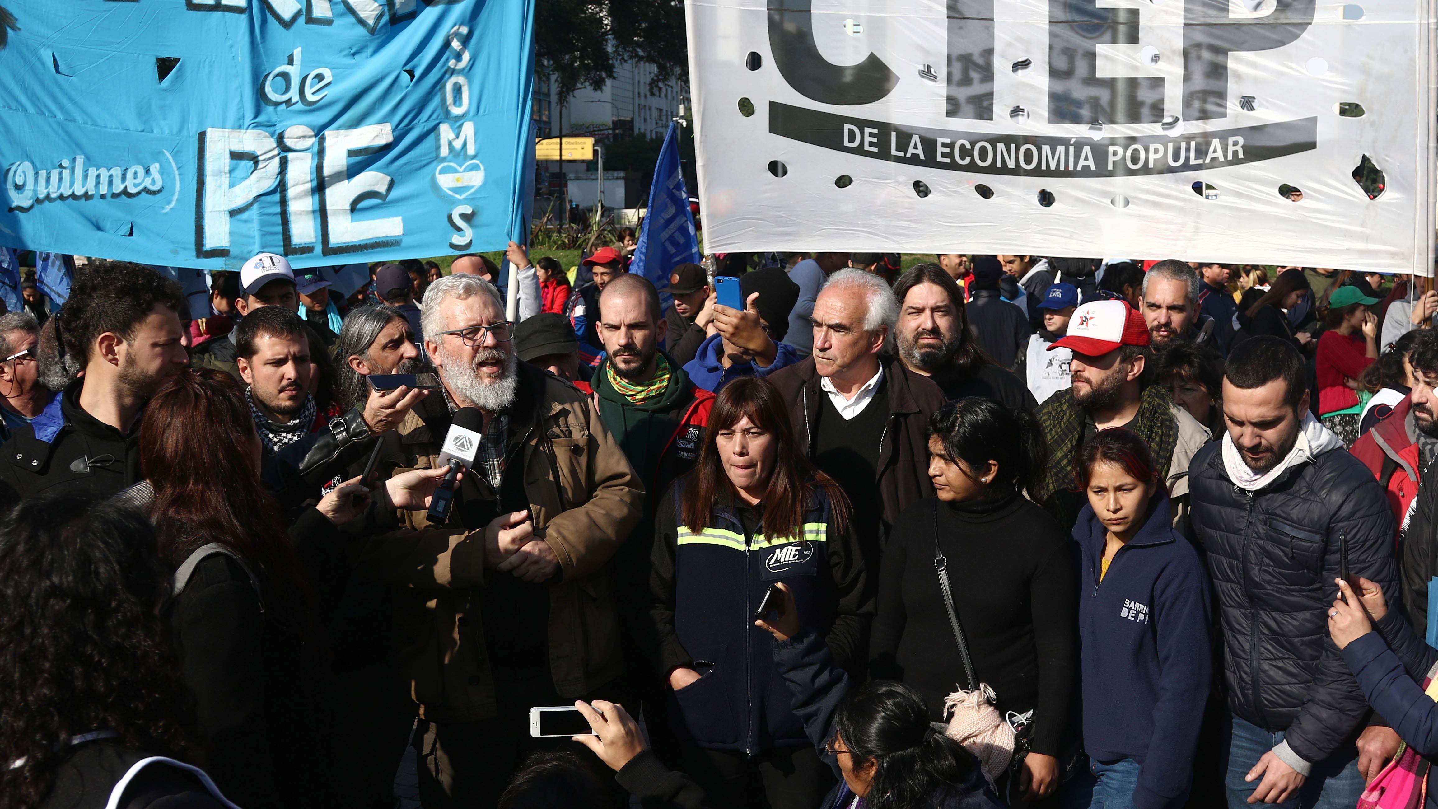 “Es necesario volver a la calle, pese a que sectores de Cambiemos están agitando que lo queremos hacer en forma violenta”, dijo Esteban Castro (CTEP).