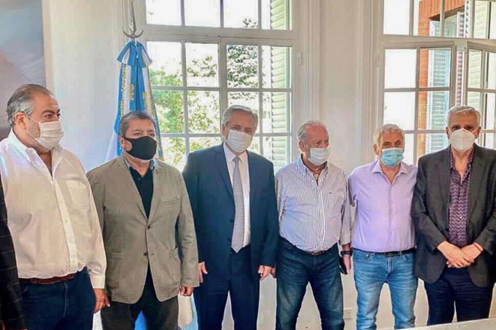 El presidente Alberto Fernández junto a dirigentes de la CGT.