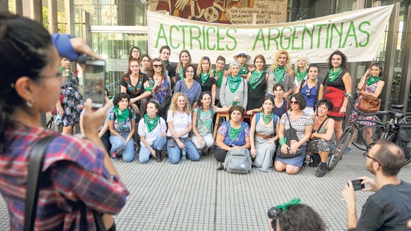 El grupo de actrices se está organizando en comisiones para las distintas tareas.