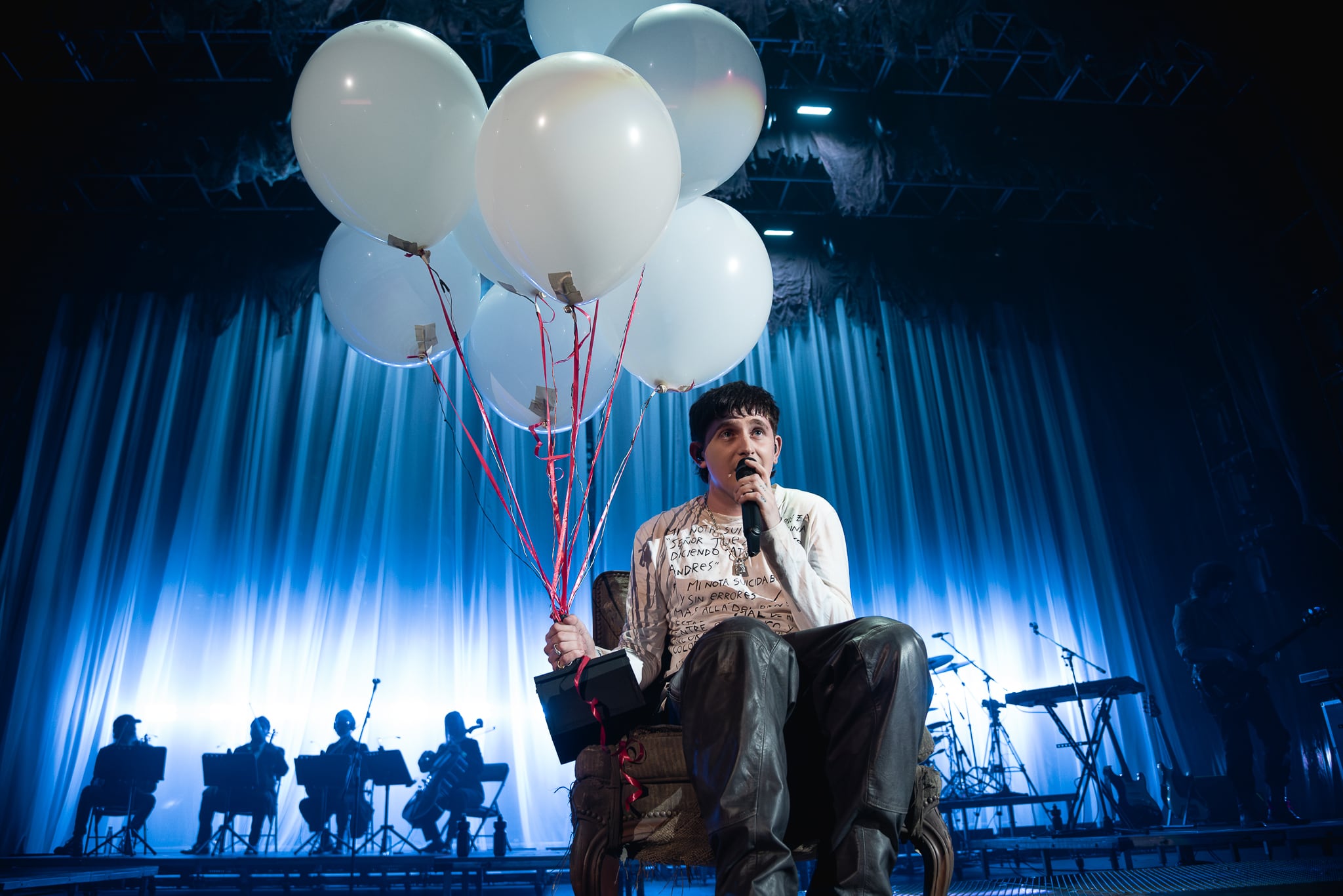 "La cosa no está fácil, estoy infinitamente agradecido con ustedes por reventar este lugar", dijo Dillom, que hizo a capela la antirati 1312