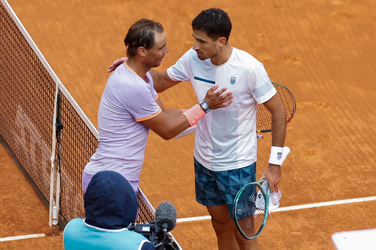 En el saludo, Cachín le pidió la camiseta a Nadal