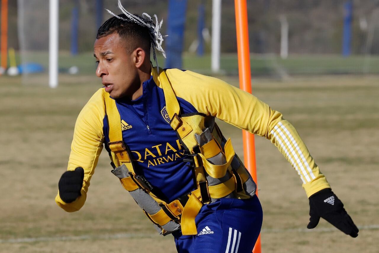 Sebastián Villa sigue entrenando con el resto de sus compañeros.