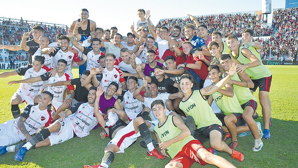 Patronato festeja la victoria y la permanencia en la Superliga.