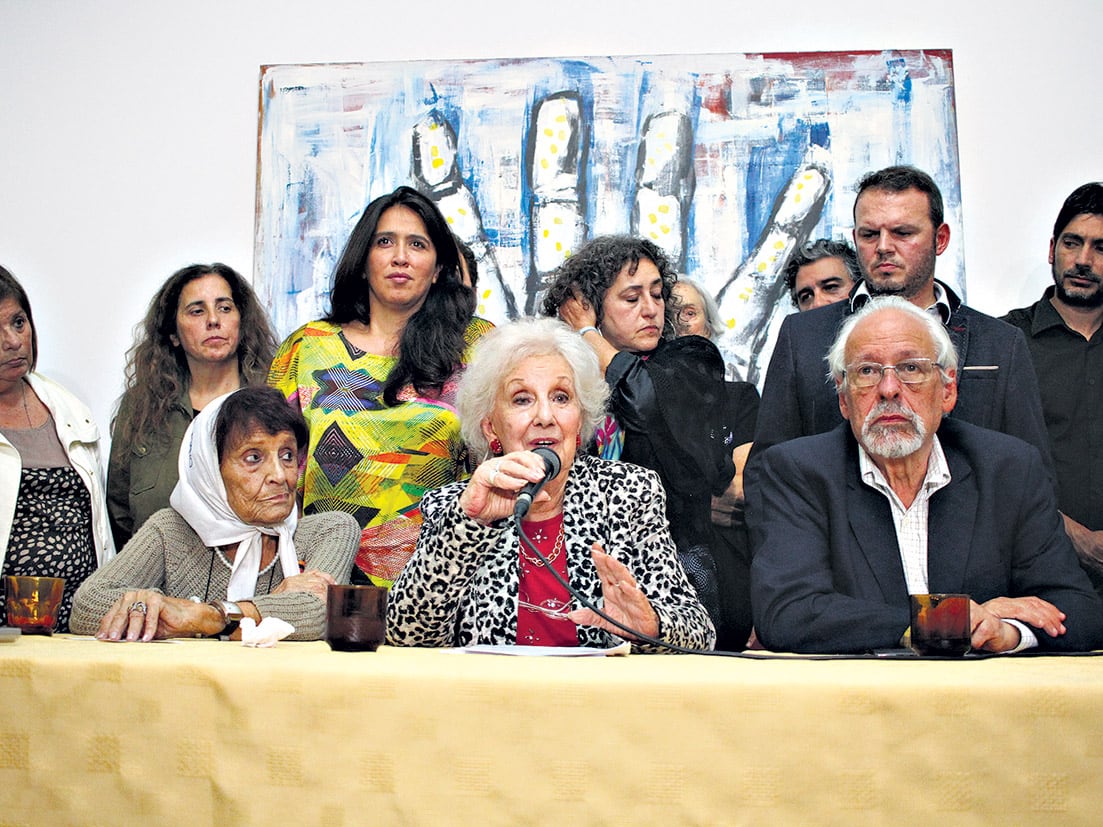 Taty Almeida, Estela de Carlotto y Horacio Verbitsky encabezaron la presentación de los organismos.