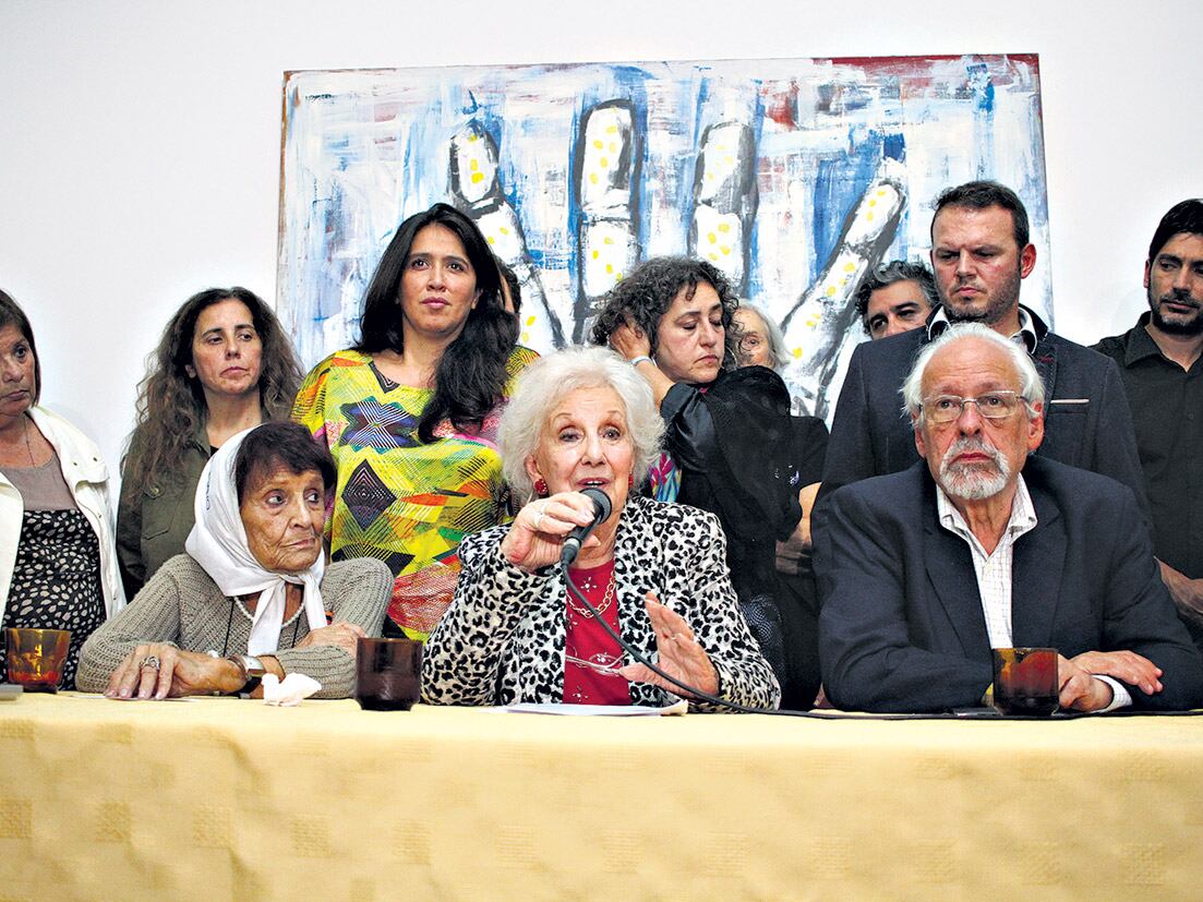 Taty Almeida, Estela de Carlotto y Horacio Verbitsky encabezaron la presentación de los organismos.
