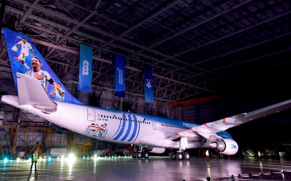 La Selección vuelve al país en un avión de Aerolíneas Argentinas.