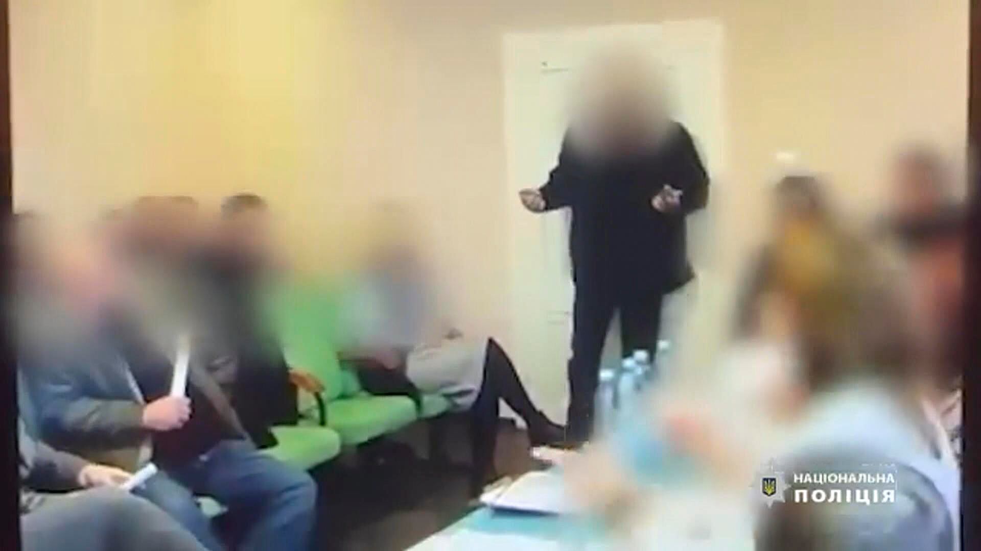 Un diputado ucraniano provocó 26 heridos tras detonar tres granadas en una habitación.