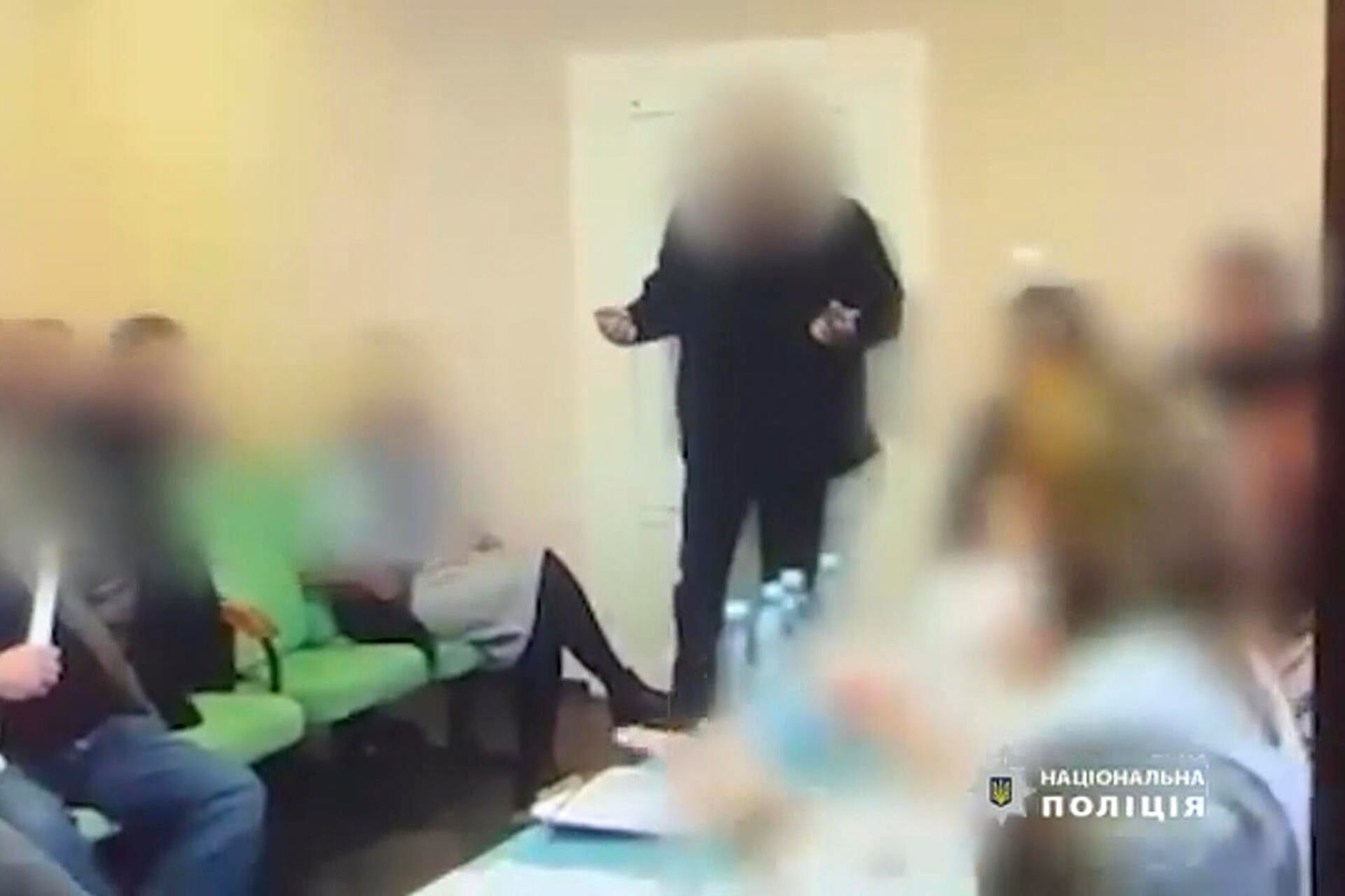 Un diputado ucraniano provocó 26 heridos tras detonar tres granadas en una habitación.