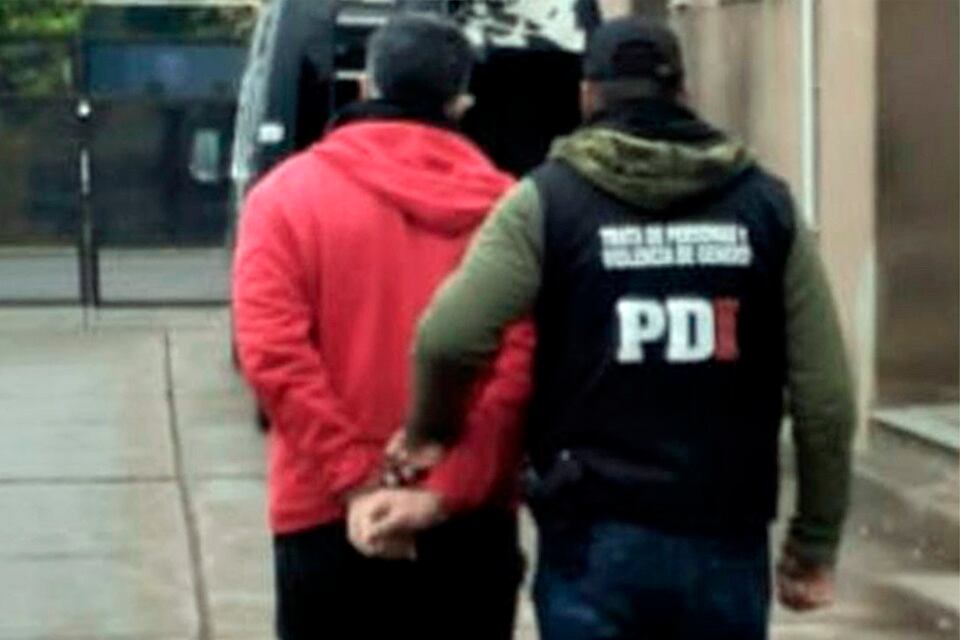 En el allanamiento en la casa del detenido encontraron material de interés