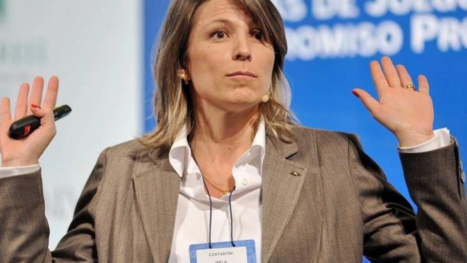 Costantini dejó entrever que Dietrich la echó por no acceder a hacer el ajuste que pretendía.