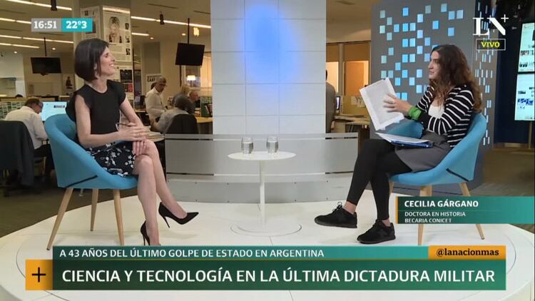 El momento en que Gárgano mostró el editorial de 1976 publicado en La Nación.
