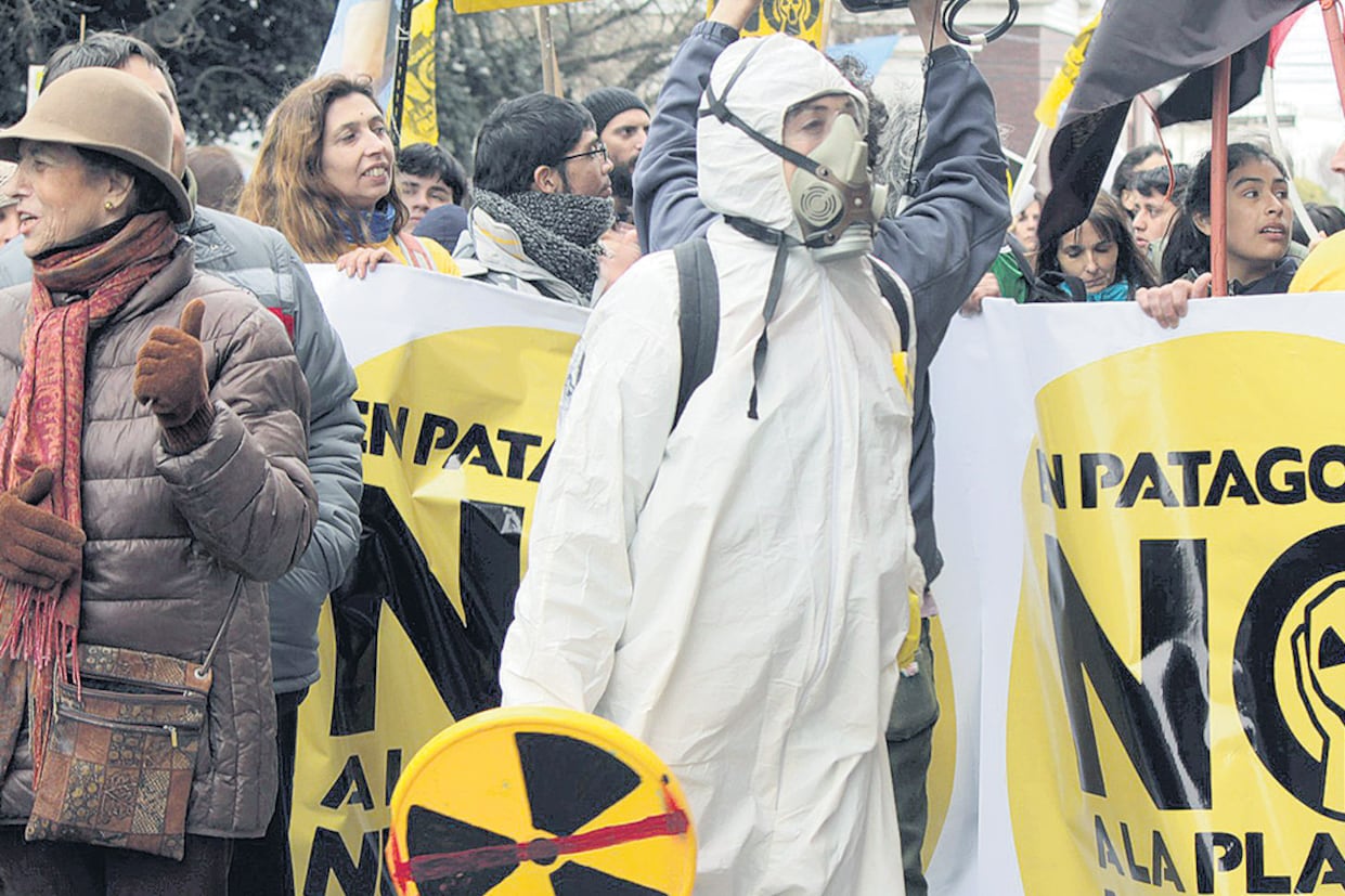 Vecinos y ambientalistas se movilizaron contra la instalación de la central nuclear.