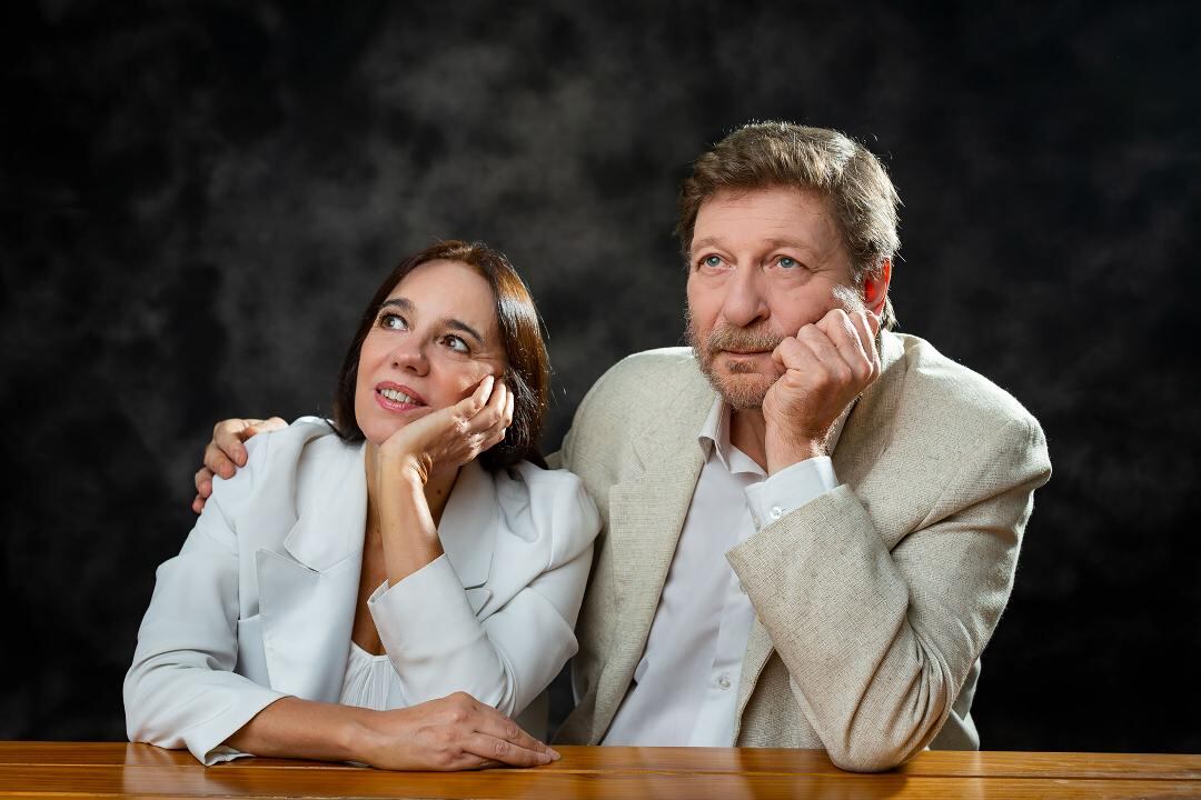 Pelicori y Núñez pudieron estrenar este espectáculo presencial que puede verse viernes y sábados.