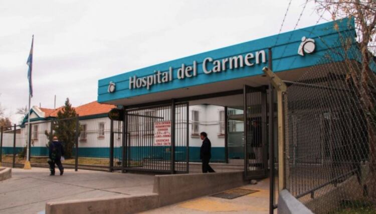 El Hospital del Carmen, en Mendoza, donde murió el hombre de 44 años. 