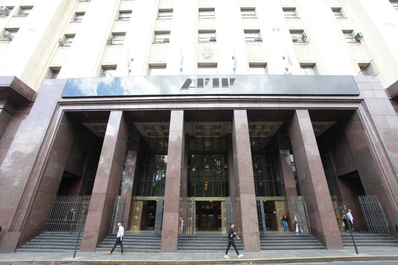 La mejora se extendió a los principales tributos.