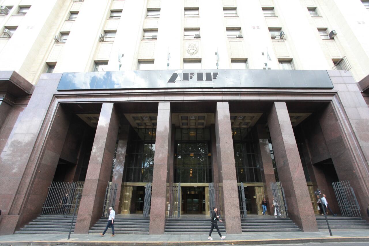 La mejora se extendió a los principales tributos.