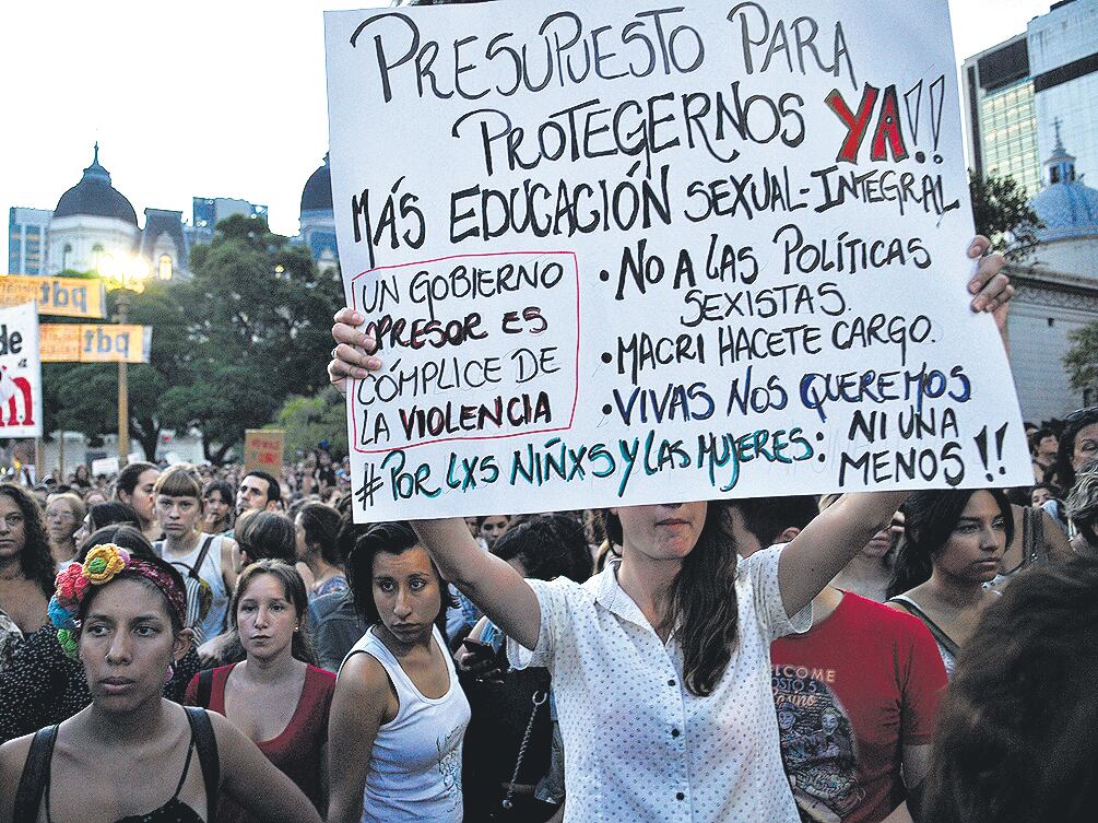 Uno de los reclamos del NiUnaMenos es mayor presencia y presupuesto del Estado.