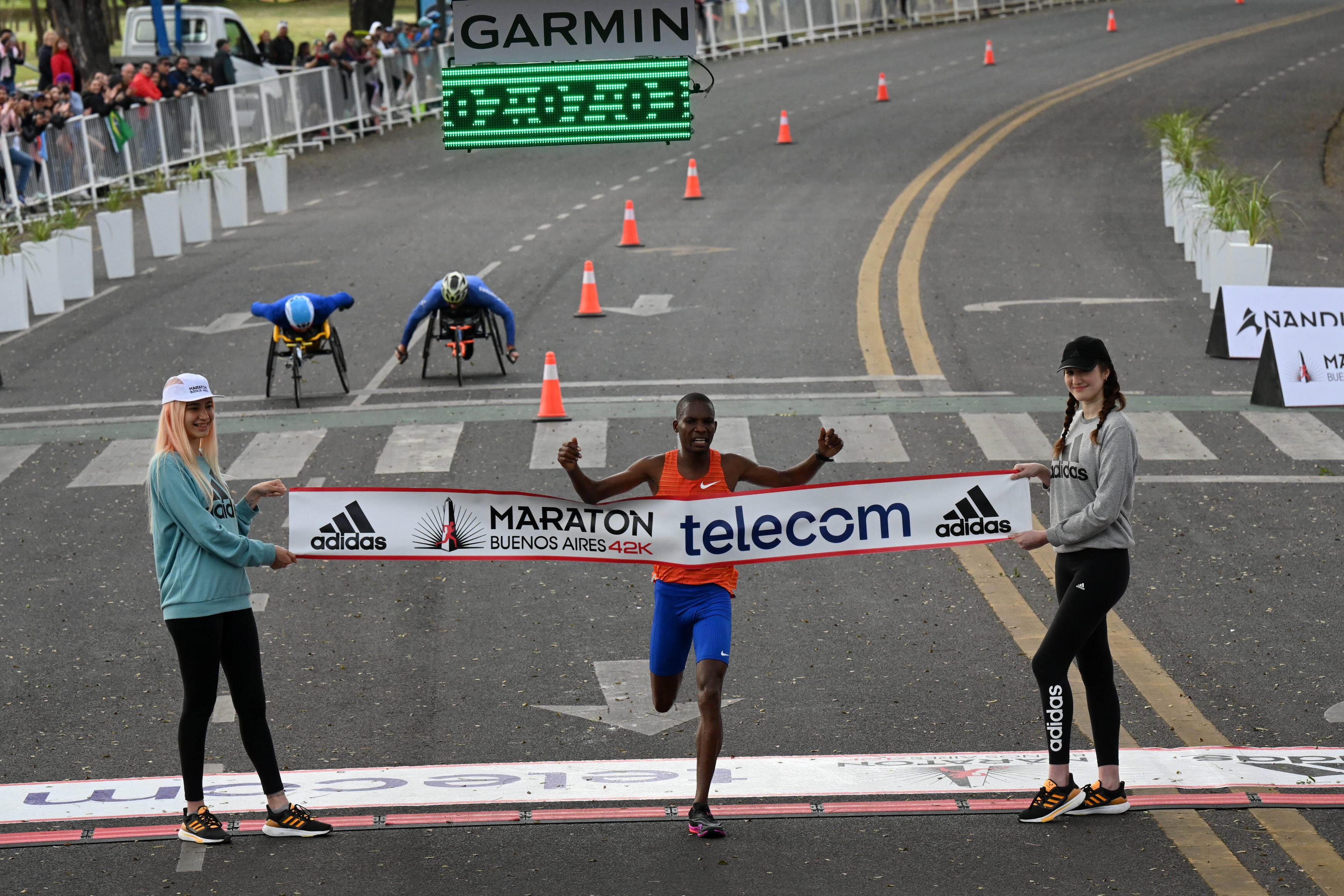 El keniata Victor Kipchirchir ganó la 37º edición de la Maratón de Buenos Aires.