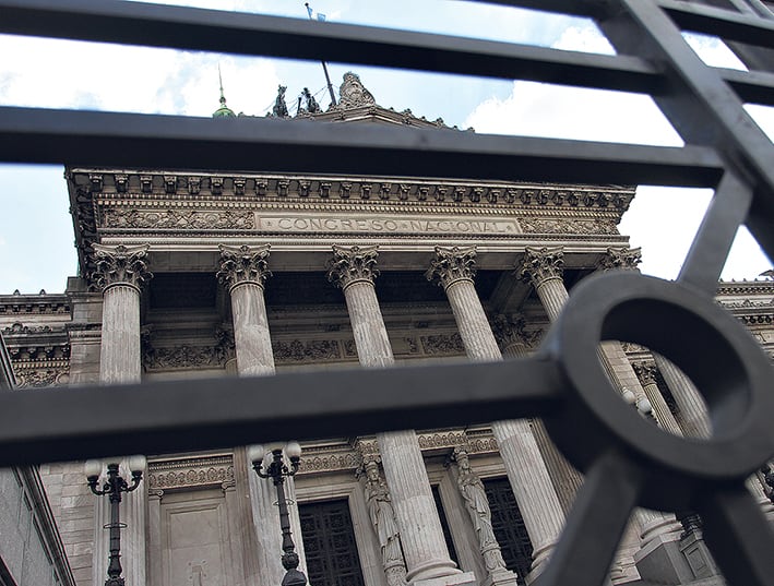 Este jueves se tratarán los decretos que ampliaron partidas presupuestarias y dividieron el  Ministerio de Economía.