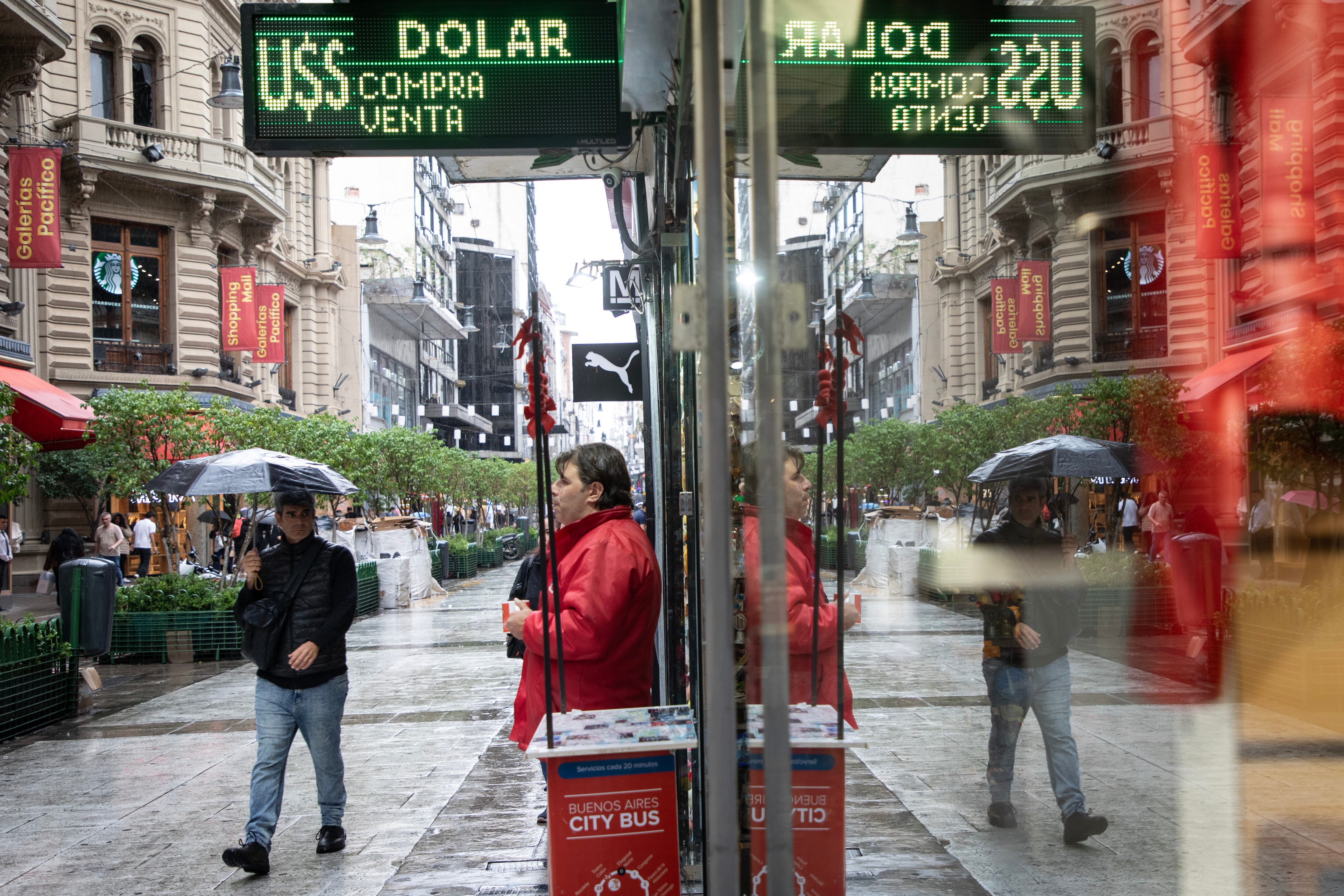 El dólar mayorista cerró en 1280 pesos.