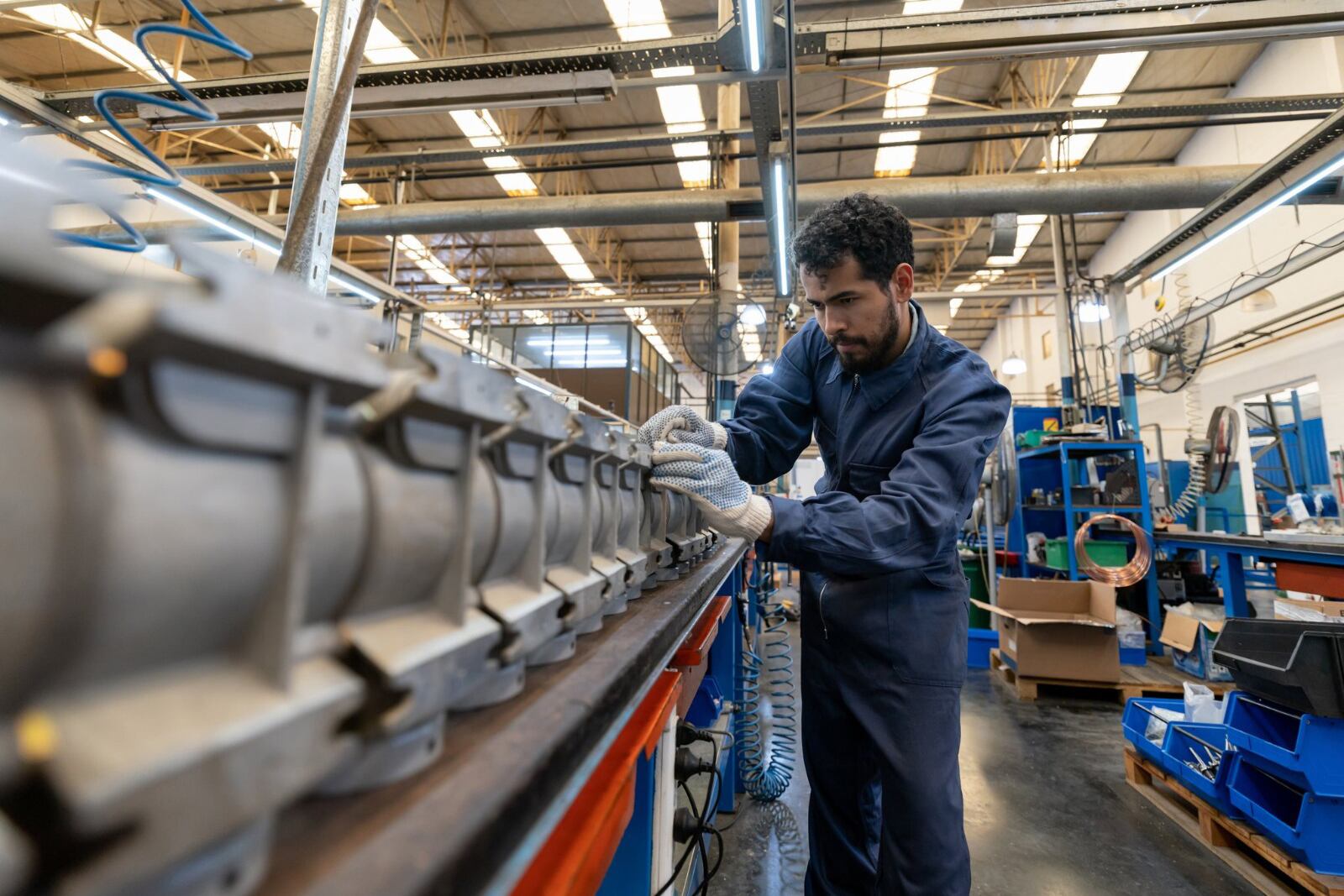 La actividad industrial sigue a la baja.