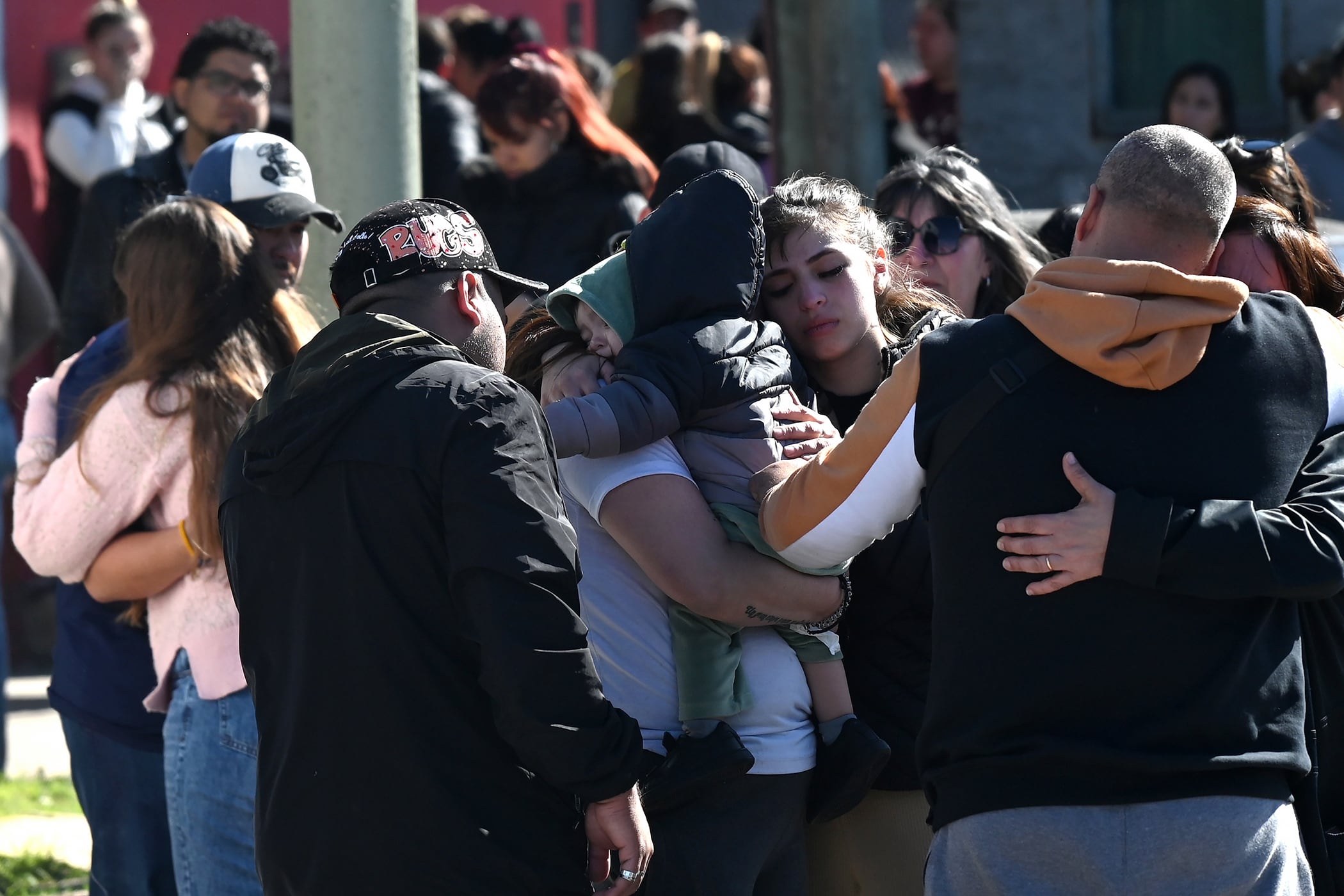 Familiares y amigos despidieron este jueves en el velorio a las tres chicas asesinadas.