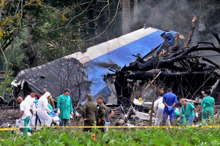 El avión de Cubana se incendió al estrellarse en Boyeros, en las afueras de La Habana.