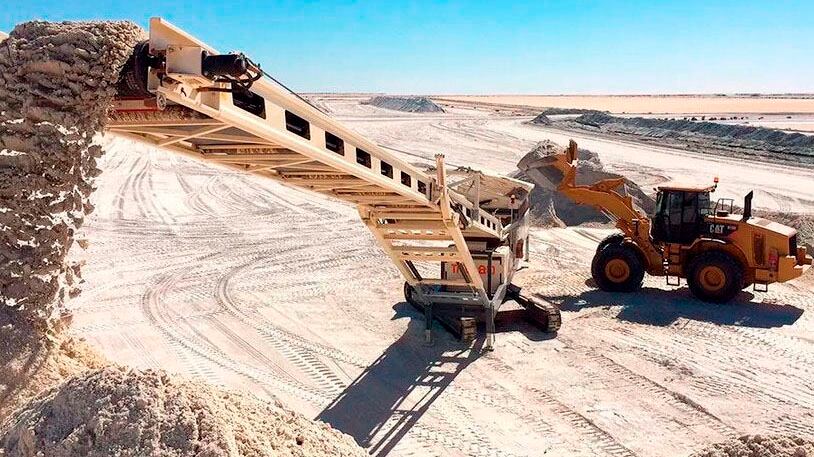 La explotación, según reportan las empresas, genera un 25% menos de gases de efecto invernadero (GEI) durante la extracción del agua del sistema de las lagunas andinas en Catamarca.