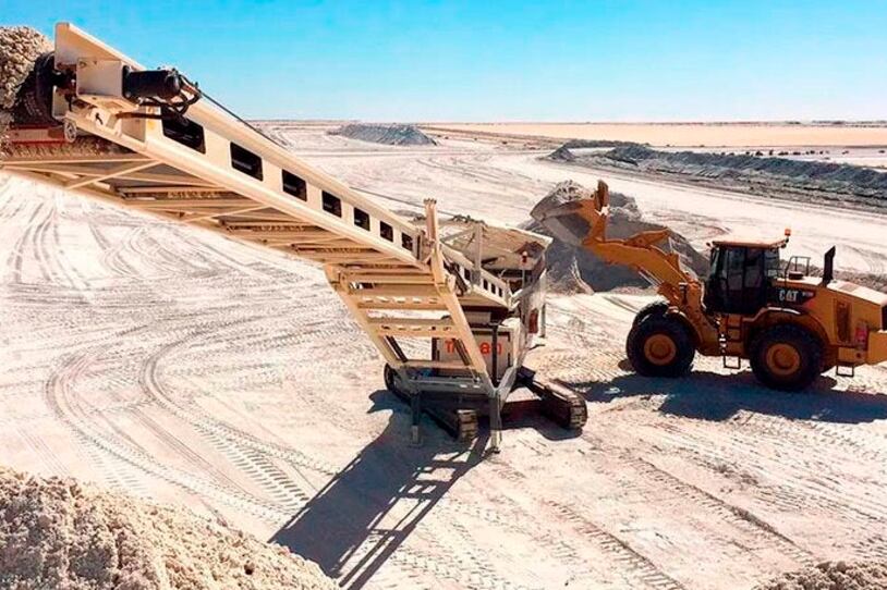 La explotación, según reportan las empresas, genera un 25% menos de gases de efecto invernadero (GEI) durante la extracción del agua del sistema de las lagunas andinas en Catamarca.