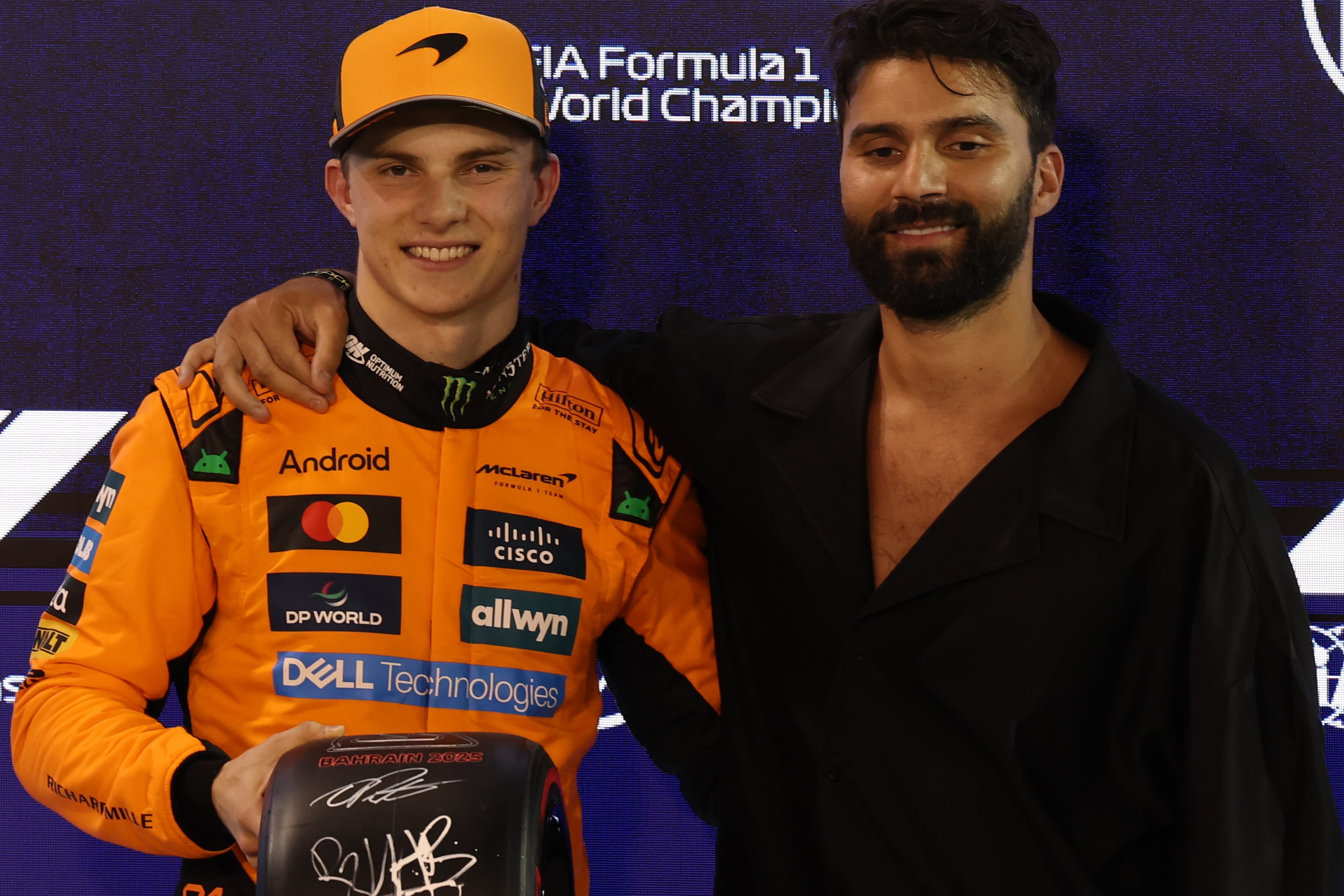 Oscar Piastri y un nuevo trofeo tras su segunda pole consecutiva