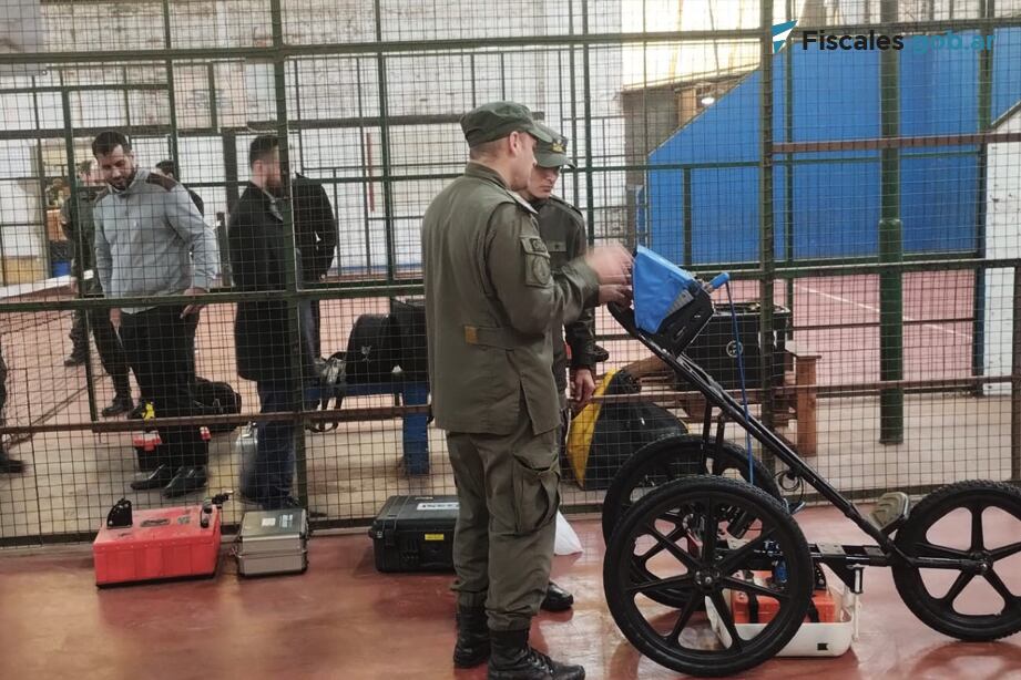 Peritos de Gendarmería en la búsqueda con el georradar 