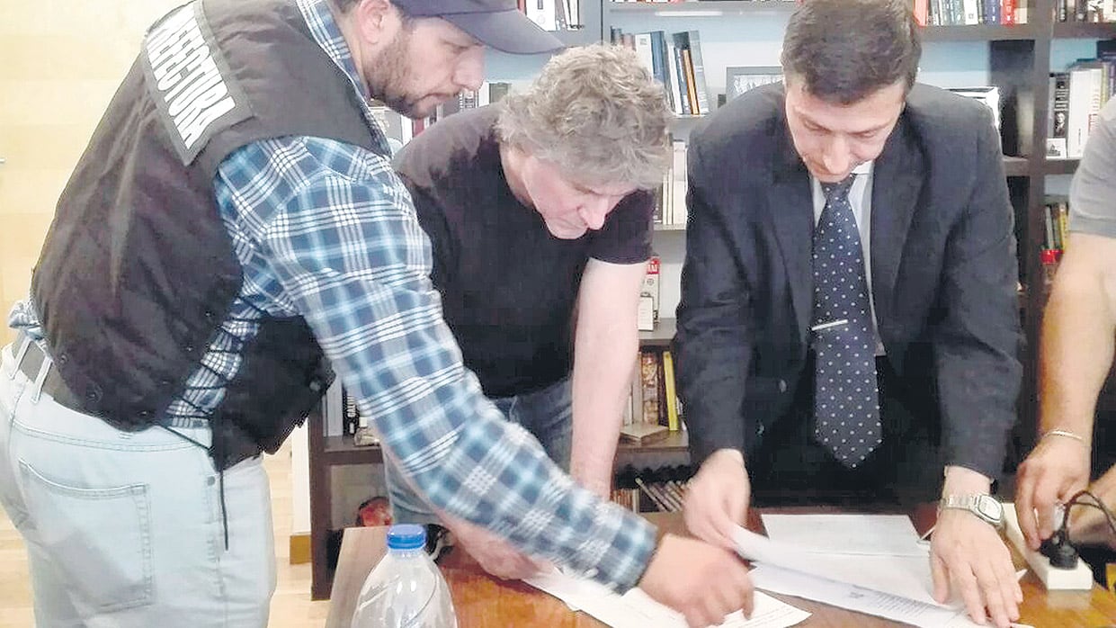 Todo el proceso de detención fue filmado y fotografiado y las imágenes enseguida comenzaron a circular por los medios.