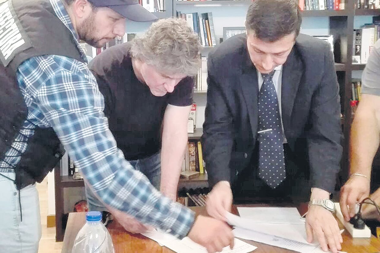 Todo el proceso de detención fue filmado y fotografiado y las imágenes enseguida comenzaron a circular por los medios.