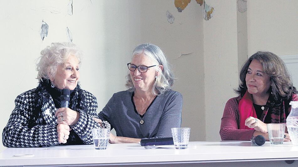 Estela de Carlotto y Vera Jarach en el acto en museo de la ex Esma.