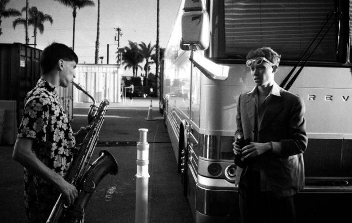 Ignacio Salvadores junto a King Krule.