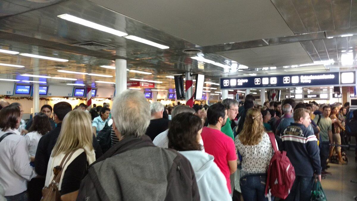 Demoras en Aeroparque por vuelos suspendidos.