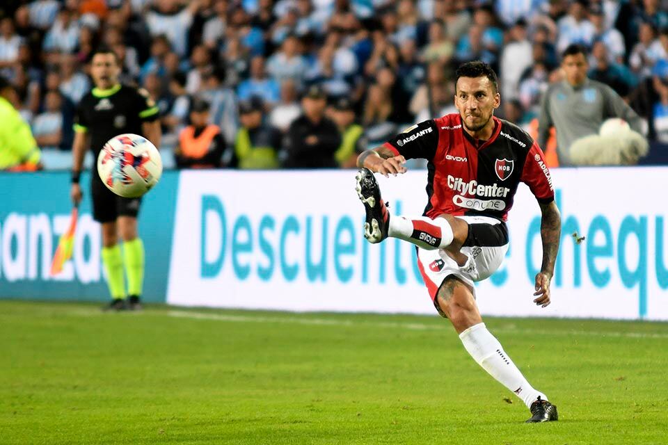 Vangioni vuelve a la titularidad con el fin de ayudar en la ofensiva.