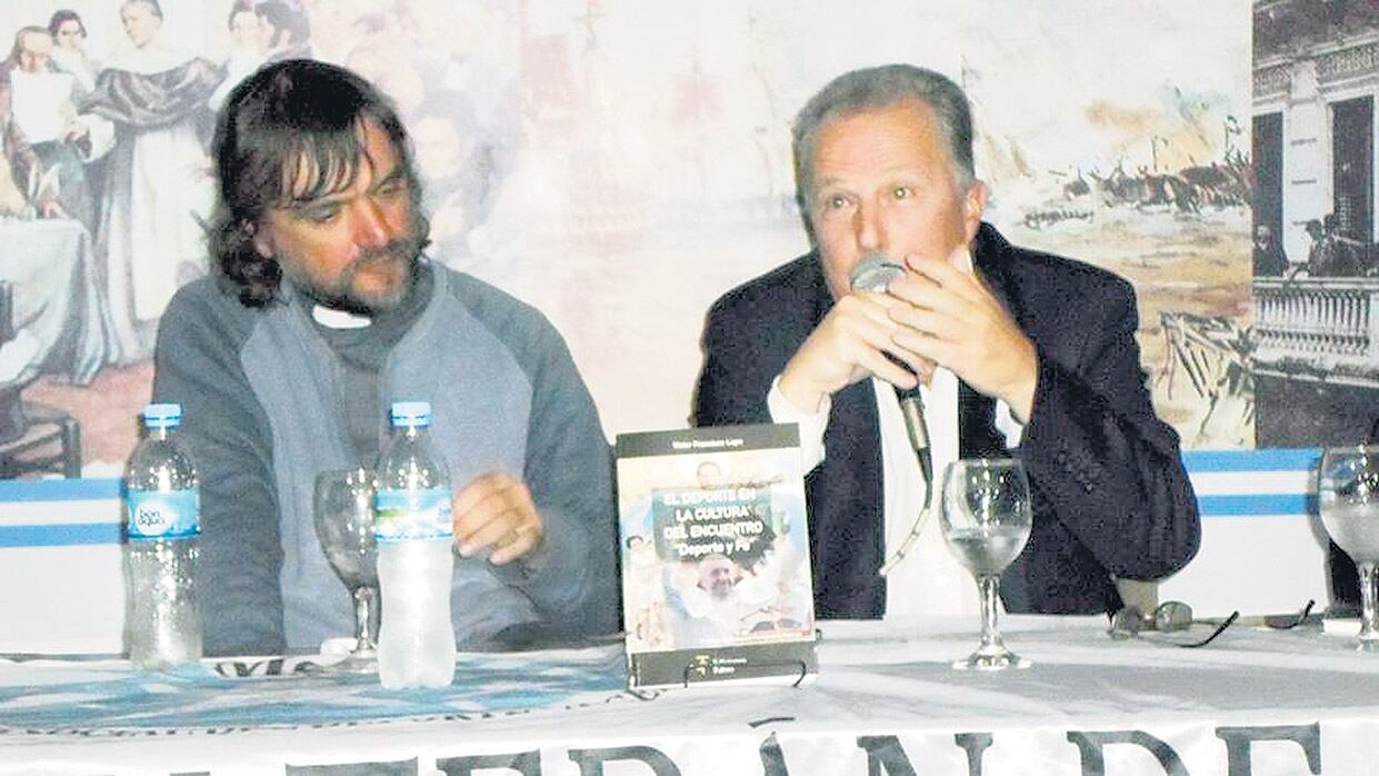 El padre Pepe y el escritor Víctor Lupo, firmantes del comunicado.