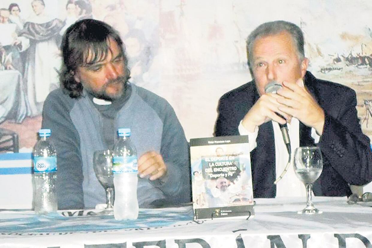 El padre Pepe y el escritor Víctor Lupo, firmantes del comunicado.