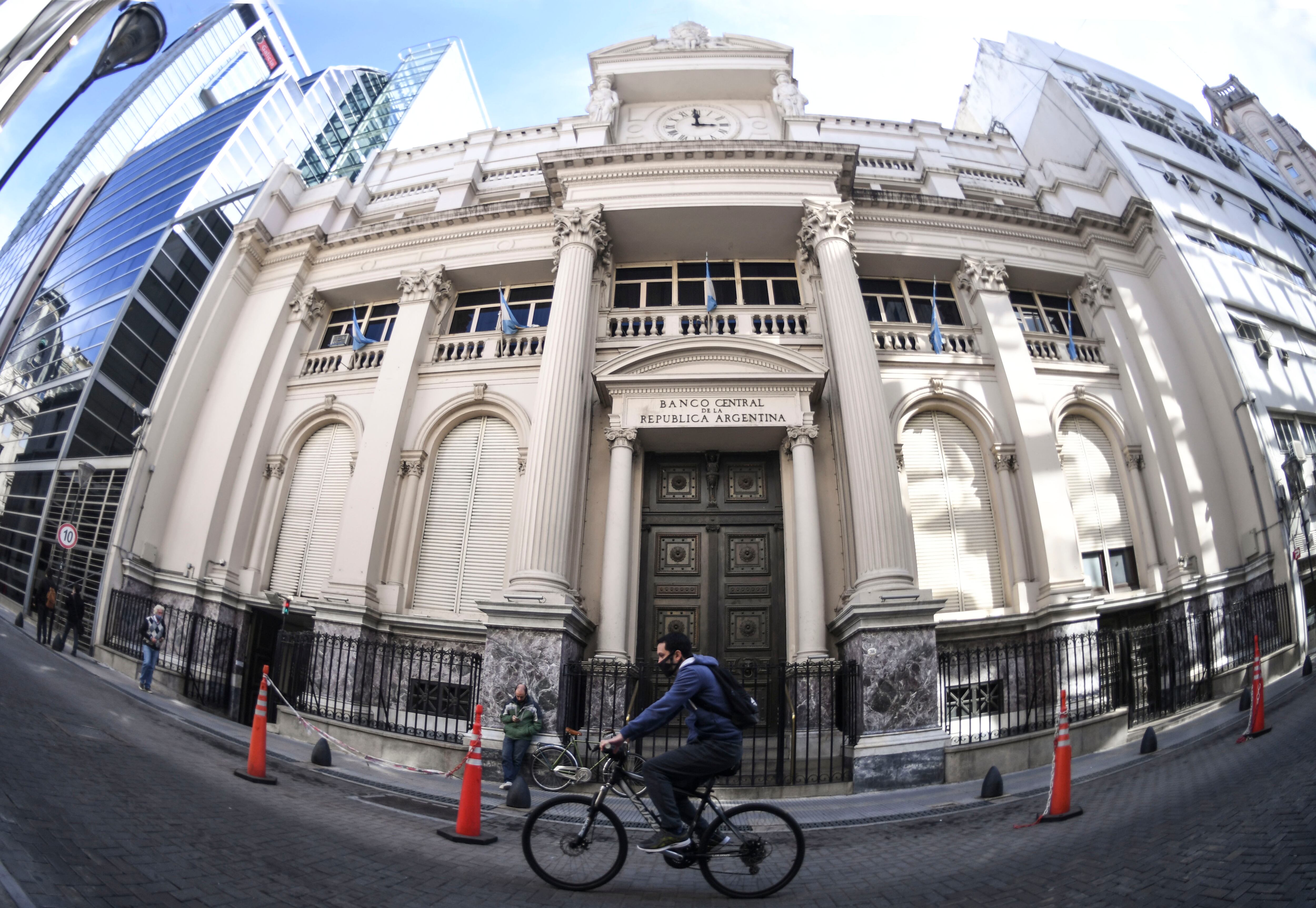 El Banco Central tiene la responsabilidad de controlar el mercado cambiario