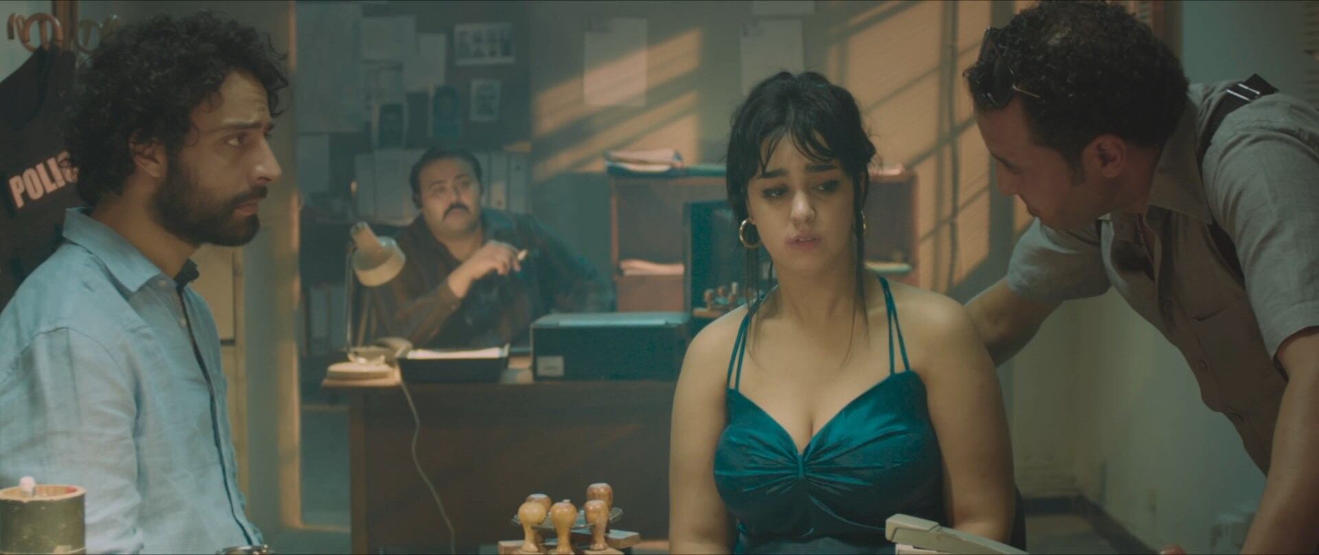 Después de la violación, la protagonista es sometida a una serie de vejaciones burocráticas.