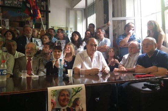 El Comité por la Libertad de Milagro Sala, hoy al mediodía durante la conferencia de prensa en la sede porteña de la Tupac Amaru.