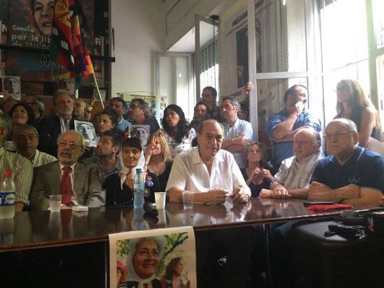 El Comité por la Libertad de Milagro Sala, hoy al mediodía durante la conferencia de prensa en la sede porteña de la Tupac Amaru.
