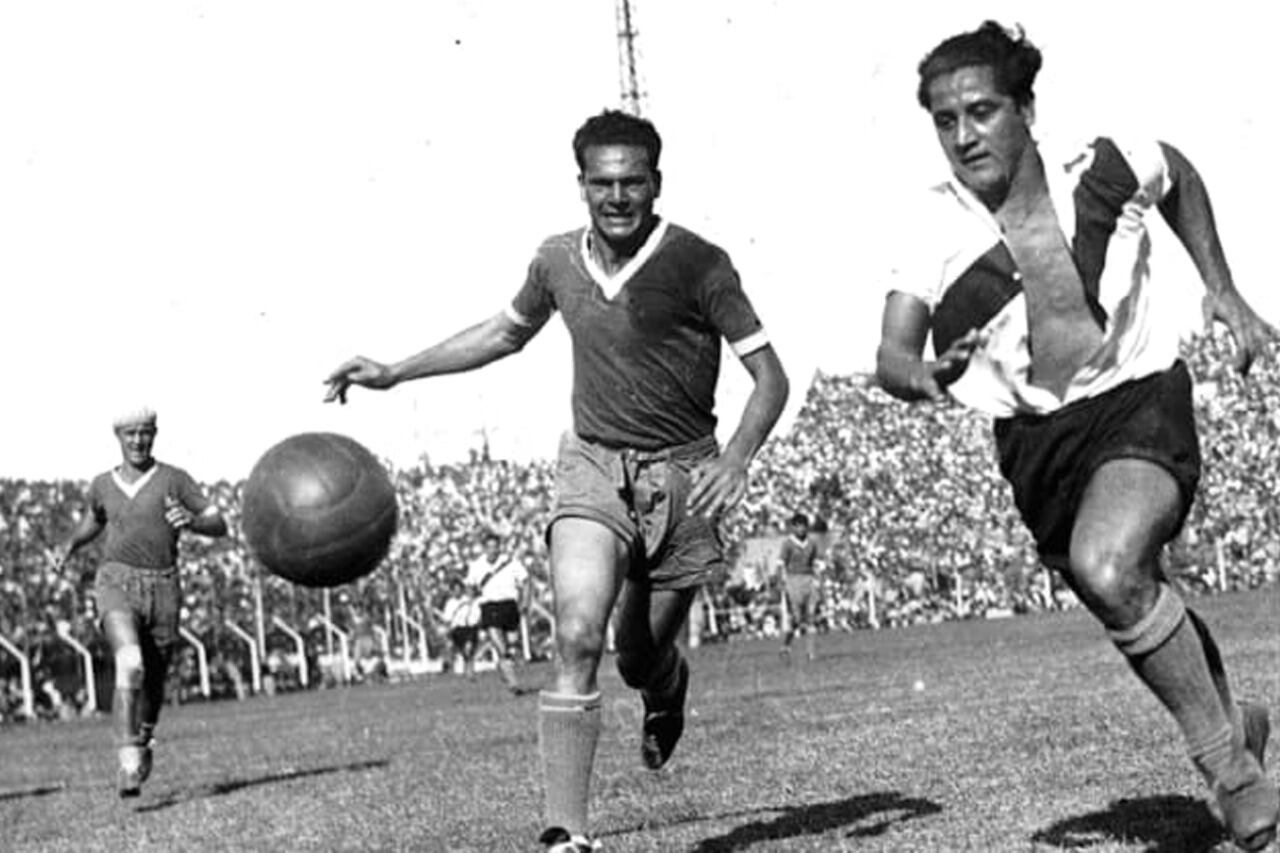 Postal de superhéroe para Pedernera, símbolo de la Máquina de River.