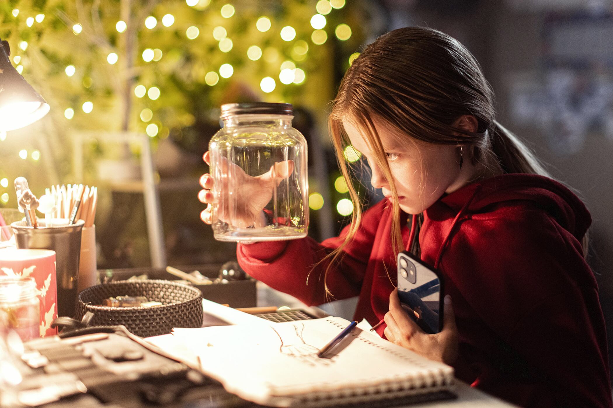 La niña Charlotte y su mascota antes del desastre.