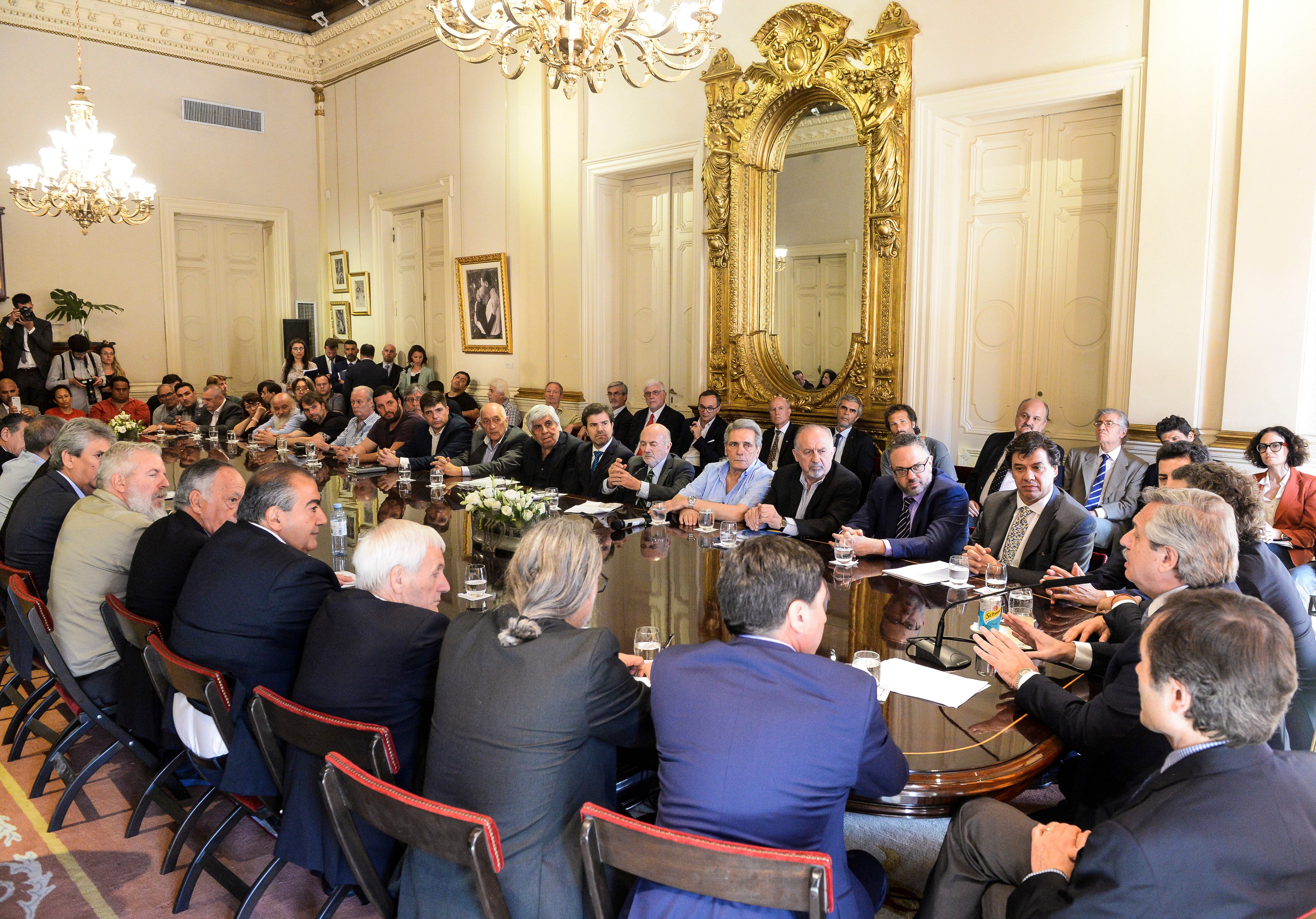 Alberto Fernandez durante la firma del Compromiso Argentinio para el Desarrollo y la Solidaridad.