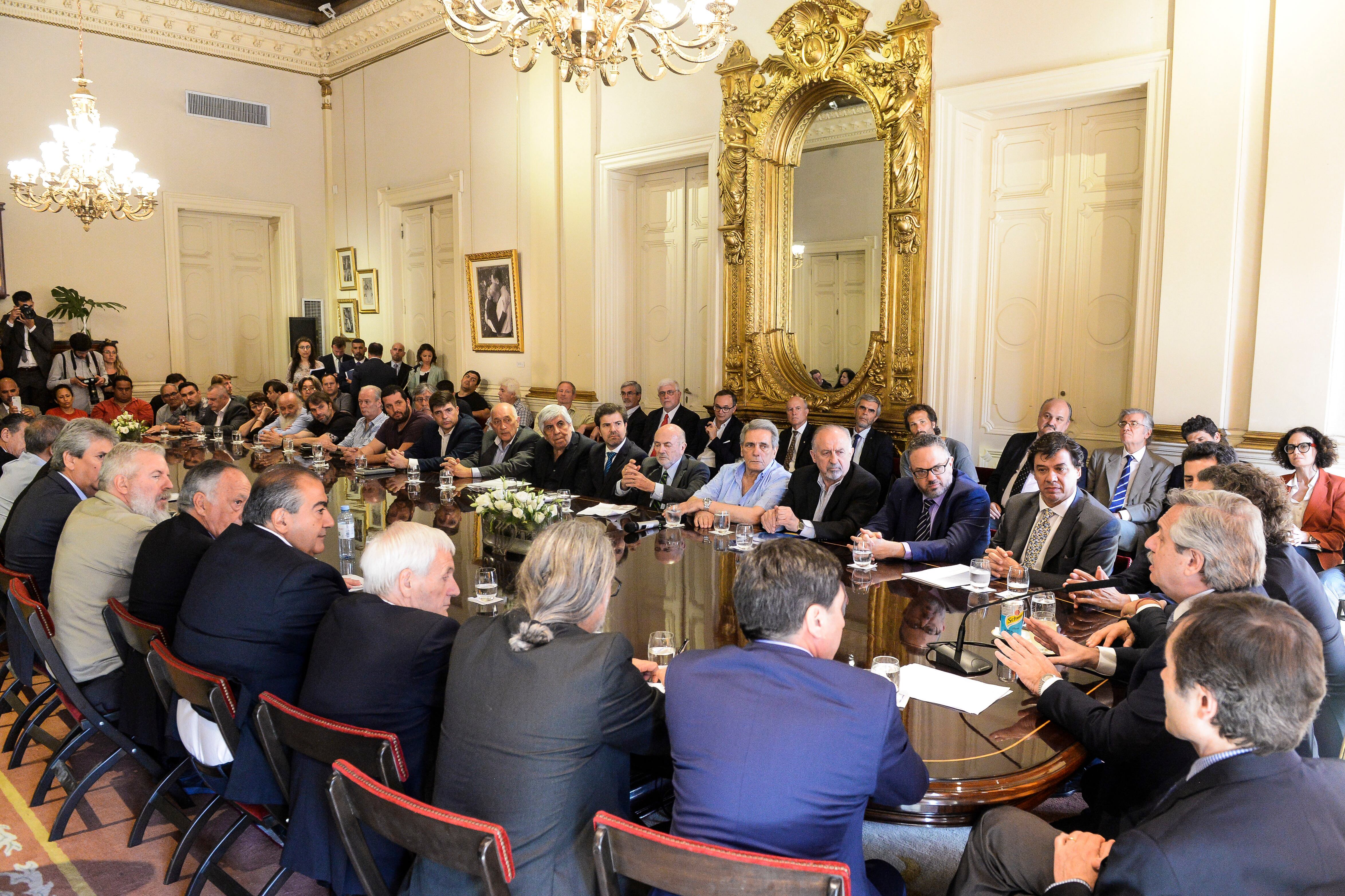 Alberto Fernandez durante la firma del Compromiso Argentinio para el Desarrollo y la Solidaridad.
