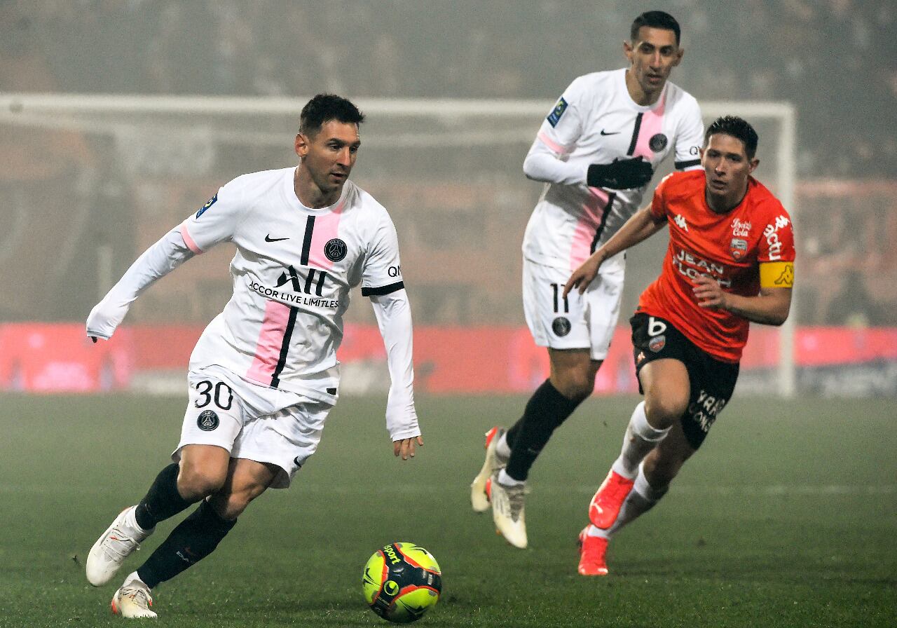 Messi tuvo varias ocasiones y un remate en el palo